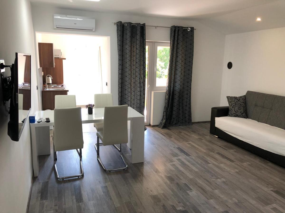 Apartmani BM Biograd Na Moru Bagian luar foto